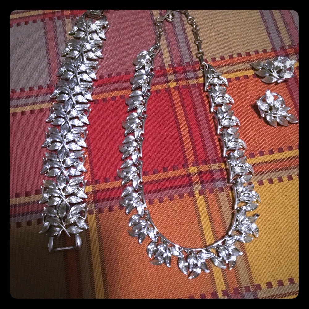 🎁😍❤️Signature Coro earring, necklace, bracelet